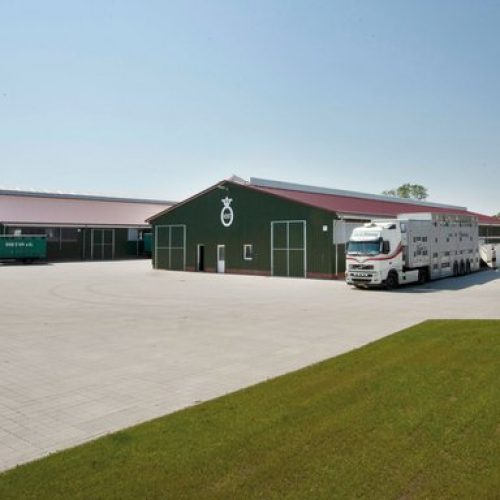 Landwirtschaftsbetrieb mit Außenanlage